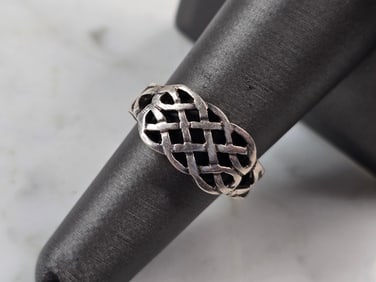 Womens Vintage Estate Sterling Silver Celtic Eternity Knot Ring