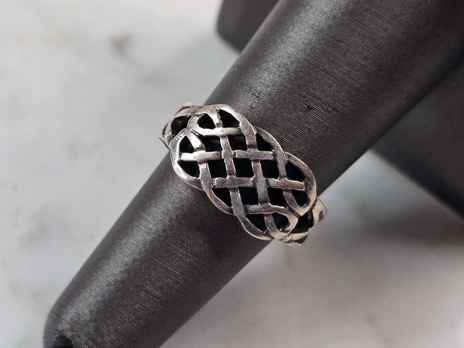 Womens Vintage Estate Sterling Silver Celtic Eternity Knot Ring (1 of 5)