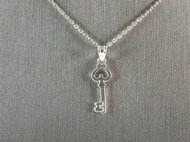 Womens Sterling Silver Key to My Heart Pendant Necklace
