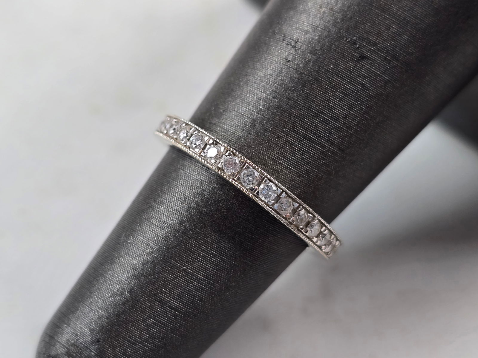 Womens Vintage Estate 14K White Gold Diamond Ring: A WOMENS VINTAGE ESTATE 14K WHITE GOLD DIAMOND RING. THE RING WEIGHS 2.1g AND IS A SIZE 5.25. THERE ARE 17 SMALL DIAMONDS IN THIS RING. THE WIDTH OF THE RING IS ABOUT 1/8". RING IS NOT MARKED,