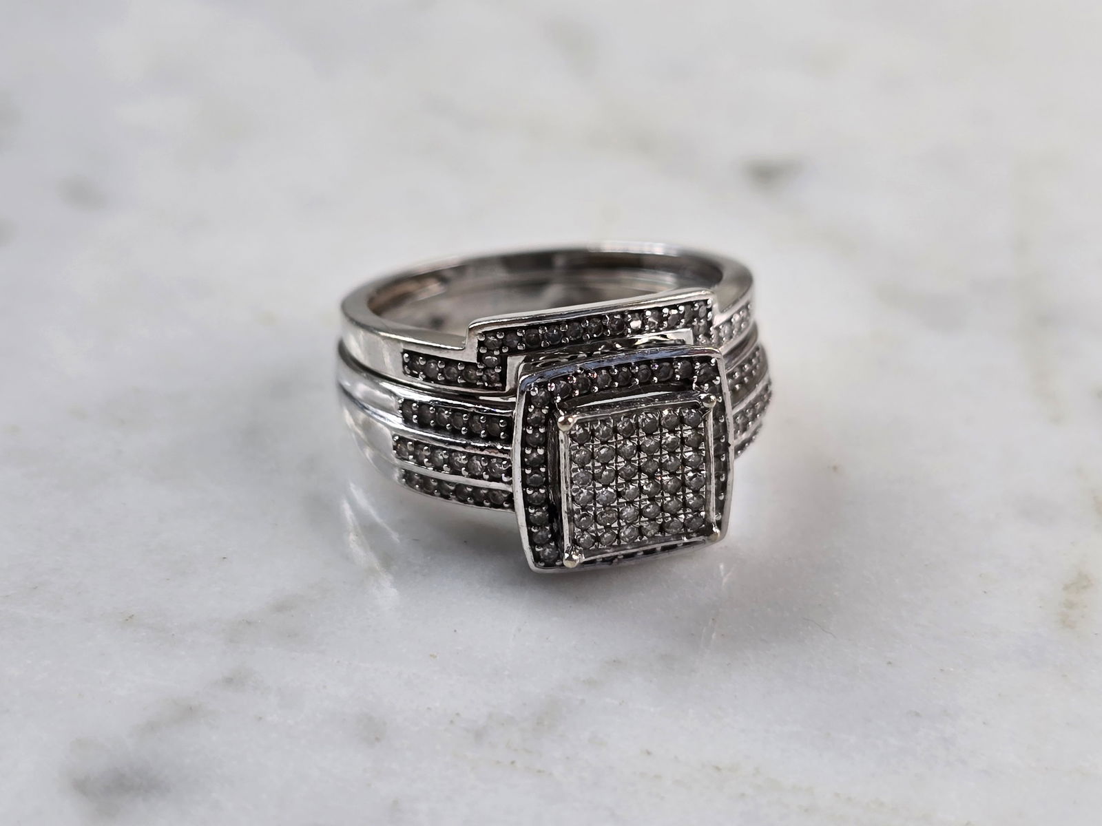 Womens Vintage Estate 10K White Gold Diamond Ring Set: A WOMENS VINTAGE ESTATE 10K WHITE GOLD DIAMOND RING SET. THERE ARE ABOUT 127 TINY DIAMONDS IN THIS SET. THE TOTAL WEIGHT IS 5.2g, AND IS A SIZE 7.0. THE WIDTH OF THE SET IS 1/2". ANY QUESTIONS