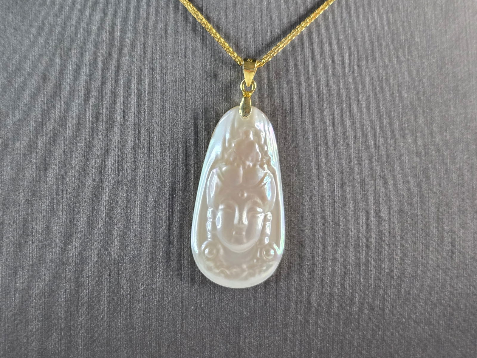 Womens Sterling Silver Gold Tone Chinese Kwan Yin Pendant Necklace: A WOMENS VINTAGE ESTATE STERLING SILVER GOLD TONE CHINESE KWAN YIN PENDANT WITH NECKLACE. THE NECKLACE MEASURES ABOUT 23 1/2" LONG, AND THE PENDANT MEASURES 1 5/8" LONG BY 5/8" WIDE. TOGETHER THEY WEI