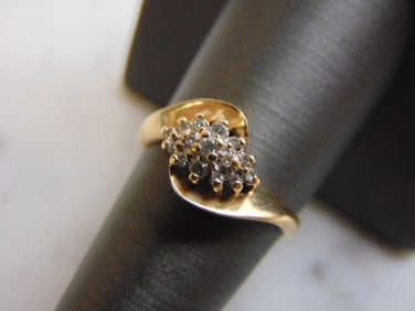 Women's Vintage 14K Yellow Gold Diamond Cluster Ring