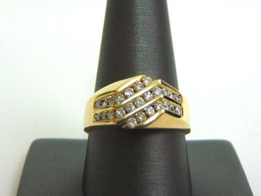 14K Mens Yellow Gold Ring w/ Diamonds