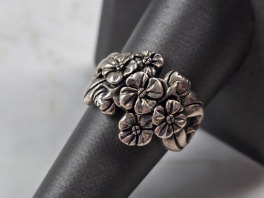 Womens Vintage Estate Sterling Silver Flower Ring