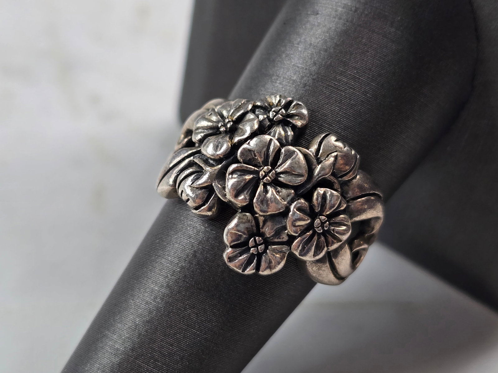 Womens Vintage Estate Sterling Silver Flower Ring (1 of 5)