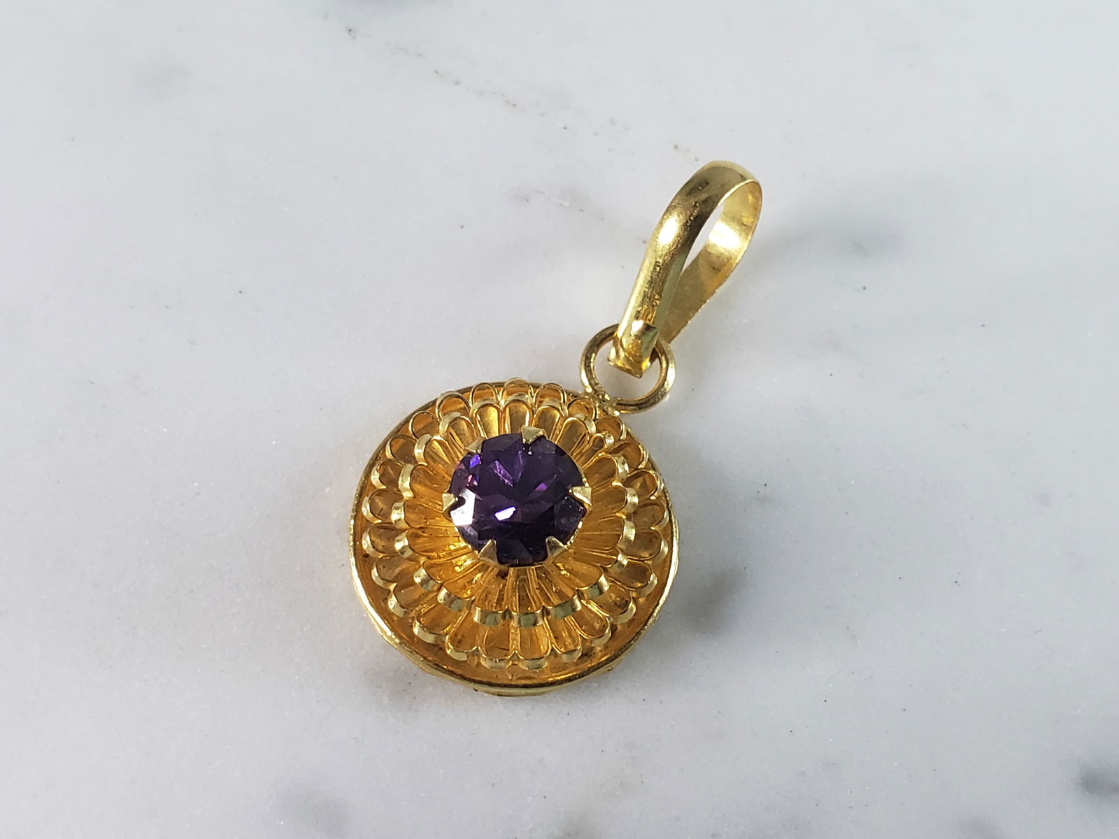 Womens Vintage Estate 21K Yellow Gold Pendant (1 of 4)