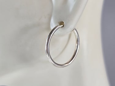 Womens Vintage Estate Sterling Silver Hoop Earrings