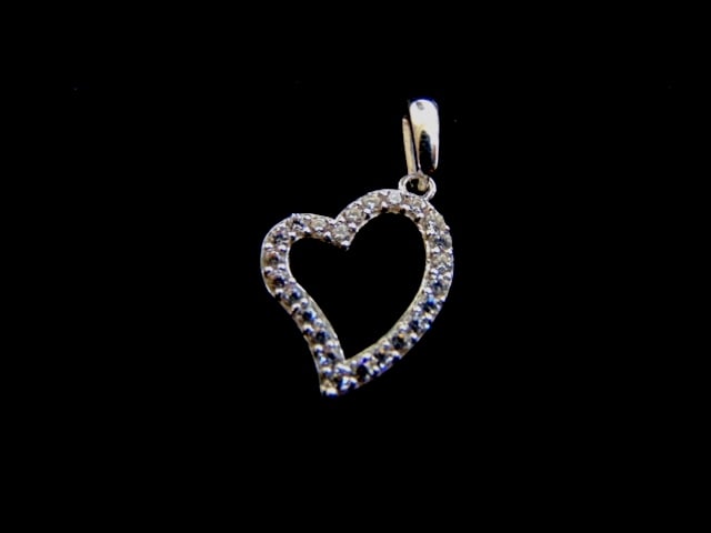 Womens Vintage 14k White Gold Heart Pendant w/ CZ: VINTAGE ESTATE 14K WHITE GOLD HEART PENDANT FIRIE CUBIC ZIRCONIA CHIPS. THE TOTAL WEIGHT IS 1.8g. THE PENDANT MEASURES 1" LONG BY 1/2" WIDE. MAKES A GREAT GIFT FOR THAT SOMEONE SPECIAL. ANY QUESTIONS,