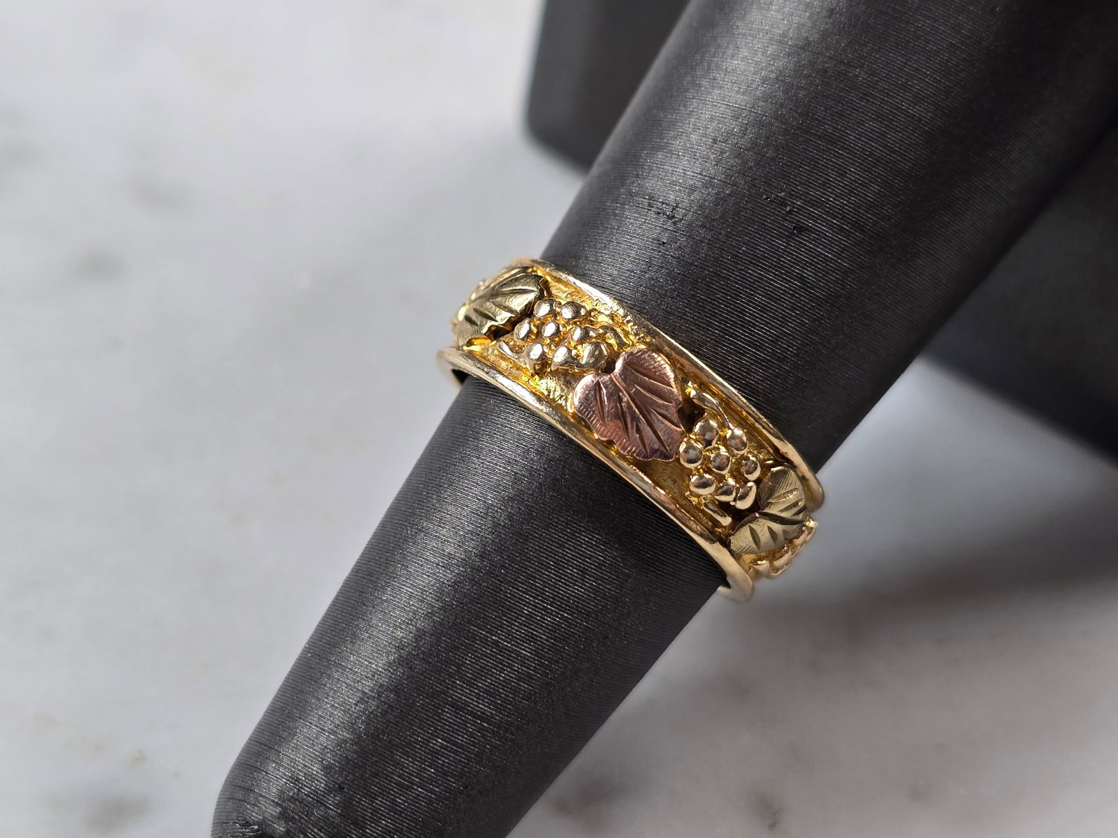 Womens Vintage Estate 14k Gold Black Hills Gold Wedding Band Ring (1 of 5)