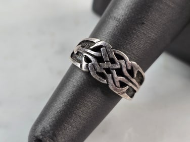 Womens Vintage Estate Sterling Silver Celtic Eternity Knot Ring