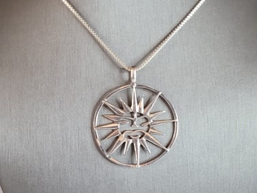 Womens Vintage Estate Sterling Silver Necklace & Sun Pendant