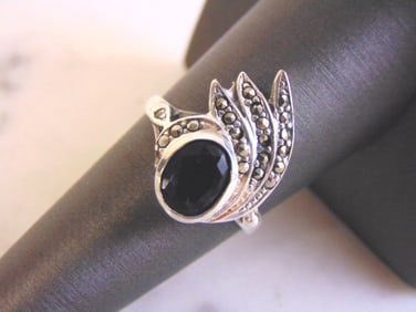 Womens Sterling Silver Ring w/ Sapphire Colored Stones