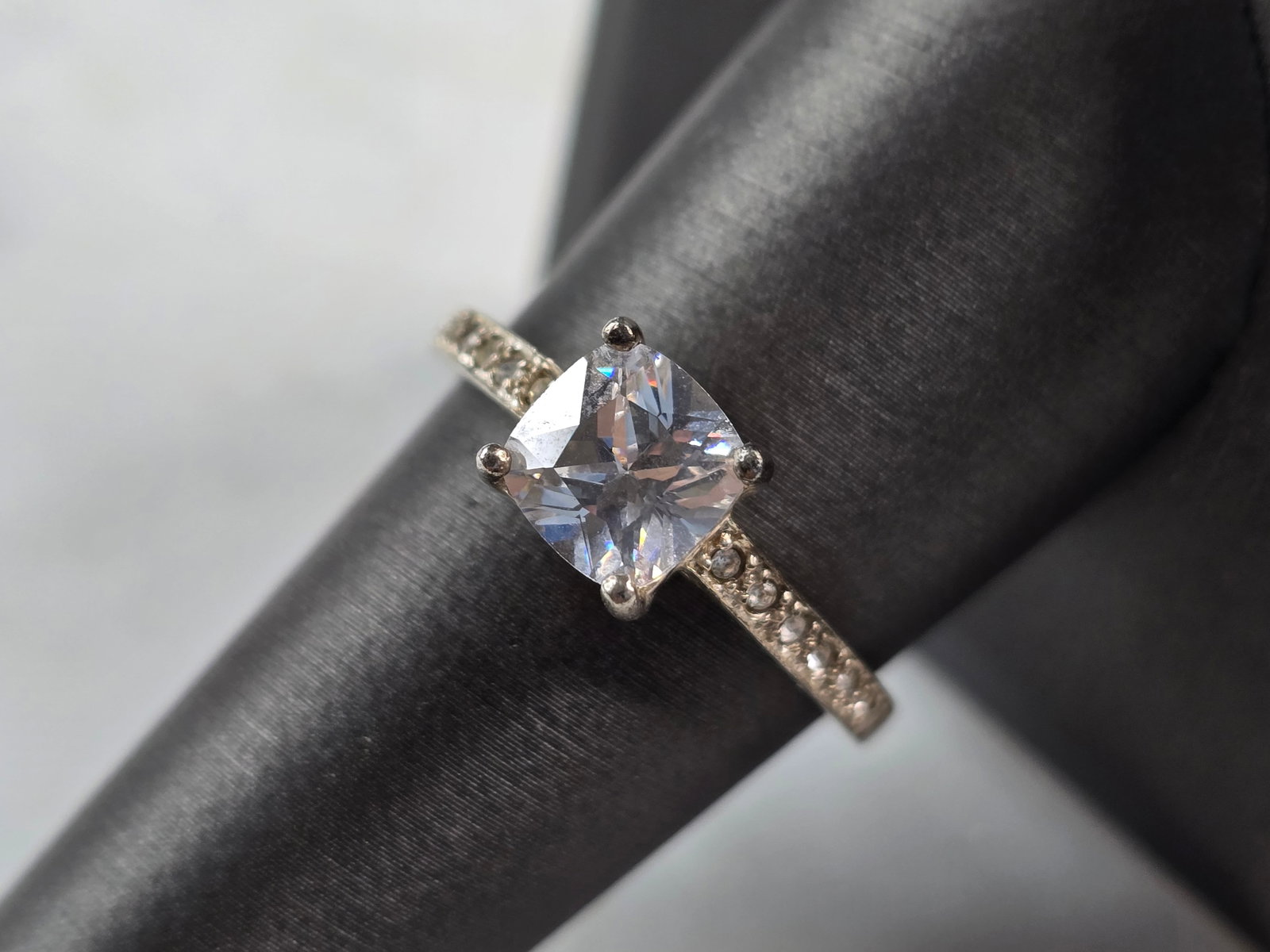 Womens Vintage Estate Sterling Silver CZ Ring (1 of 5)