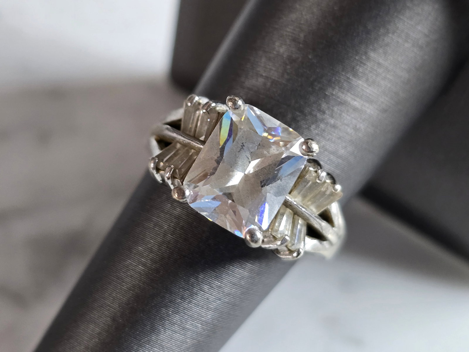 Womens Vintage Estate Sterling Silver CZ Stone Ring (1 of 7)