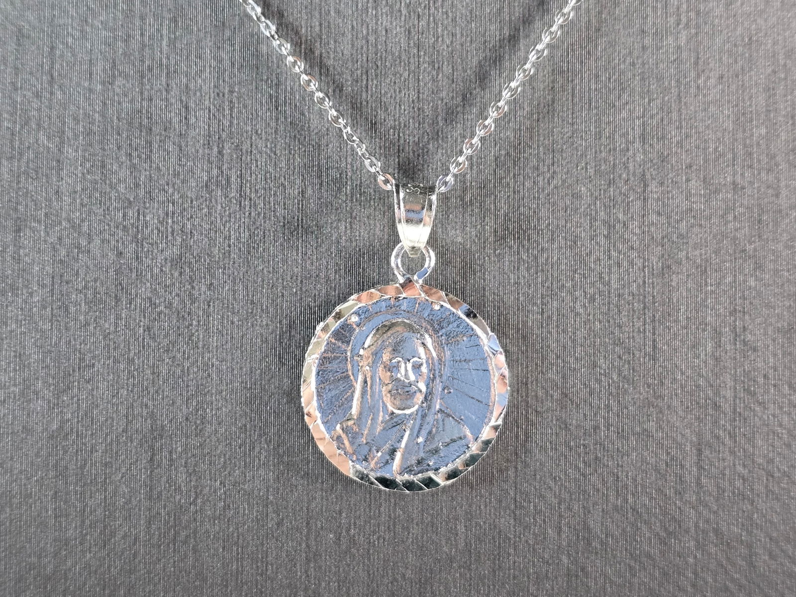 Sterling Silver Religious Muslim Islam Imam Ali Pendant Necklace: A STERLING SILVER RELIGIOUS MUSLIM ISLAM , IMAM ALI PENDANT WITH NECKLACE. THE PENDANT MEASURES 1" LONG BY 3/4" WIDE, AND THE NECKLACE MEASURES 18" LONG. THE TOTAL WEIGHT IS 5.0g. MAKES A GREAT GIFT F