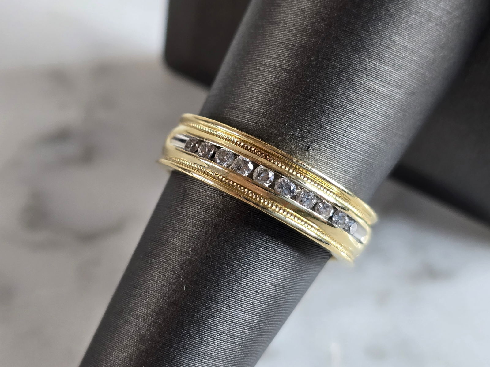 Mens Vintage Estate 14K Yellow Gold Diamond Ring: A MENS VINTAGE ESTATE 14K YELLOW GOLD DIAMOND RING. THE RING WEIGHS 6.1g, AND IS A SIZE 8.0. THERE ARE ABOUT .10cts OF DIAMONDS. THE WIDTH OF THE RING IS 3/16". THIS MAKES A LOVELY GIFT FOR THAT SOMEO
