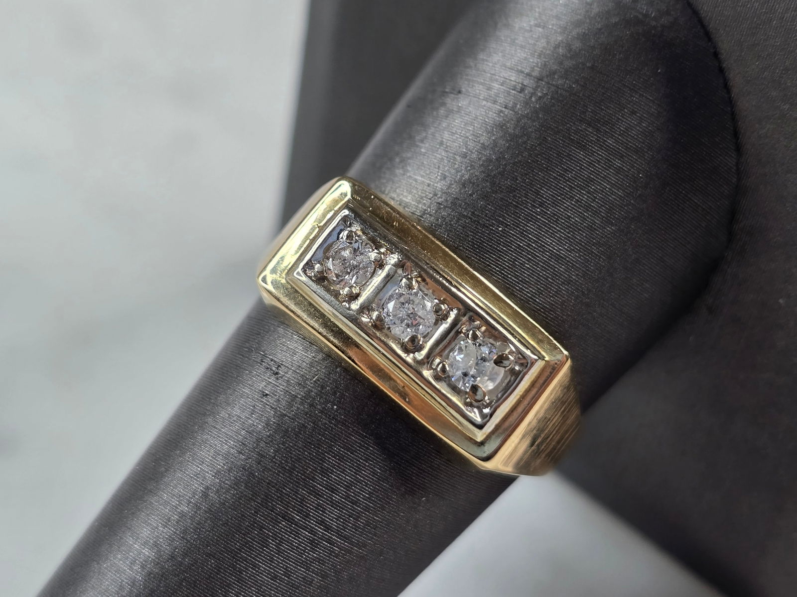 Mens Vintage Estate 14K Yellow Gold Diamond Ring: A MENS VINTAGE ESTATE 14K YELLOW GOLD DIAMOND RING WITH ABOUT .21cts OF DIAMONDS. THE RING IS A SIZE 10.0 AND WEIGHS 3.6g. THE FACE OF THE RING MEASURES 3/8" WIDE. RING IS STAMPED ON THE INSIDE "14K".