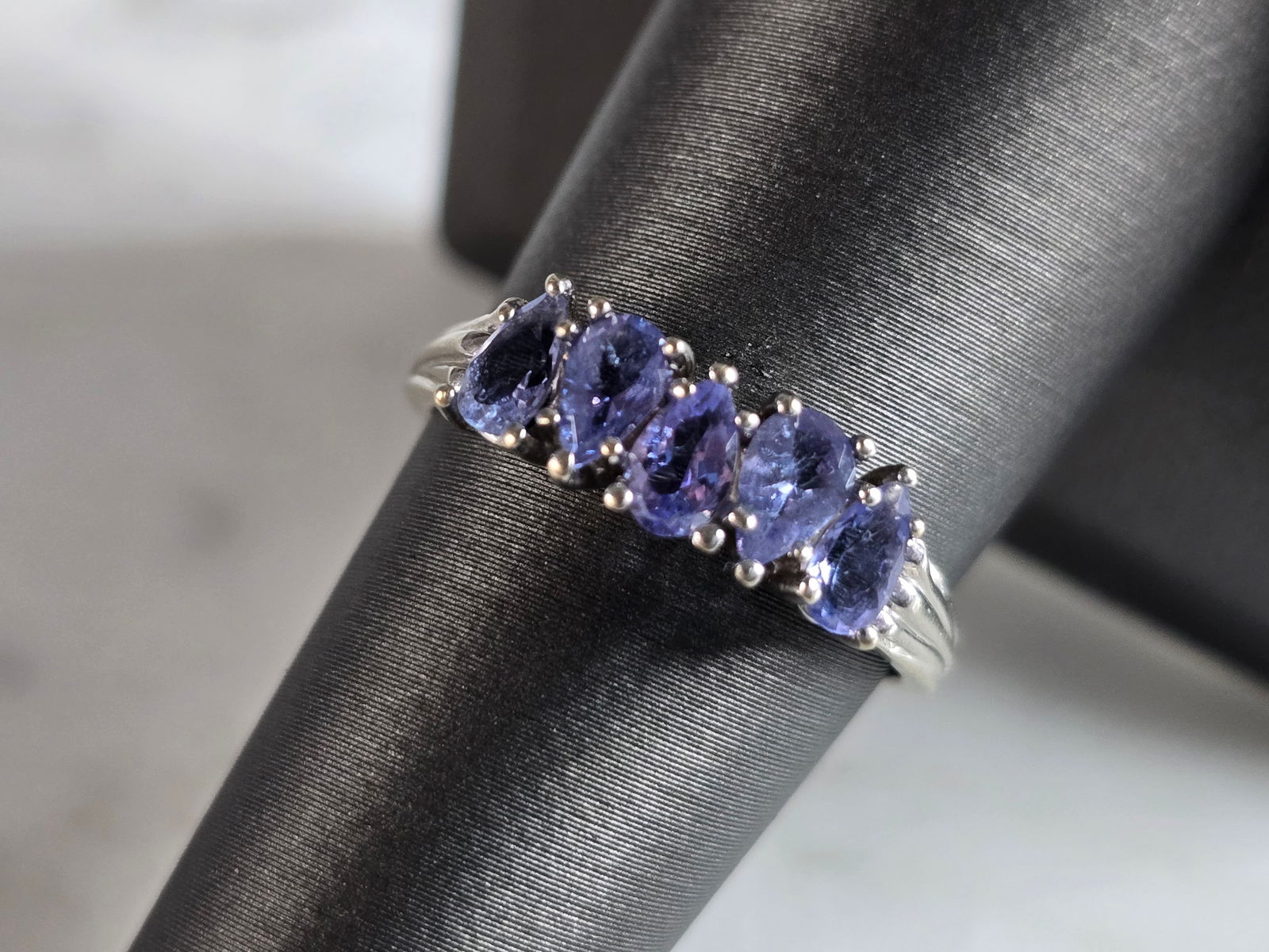 Womens Vintage Estate 14k White Gold Iolite ? Ring (1 of 6)