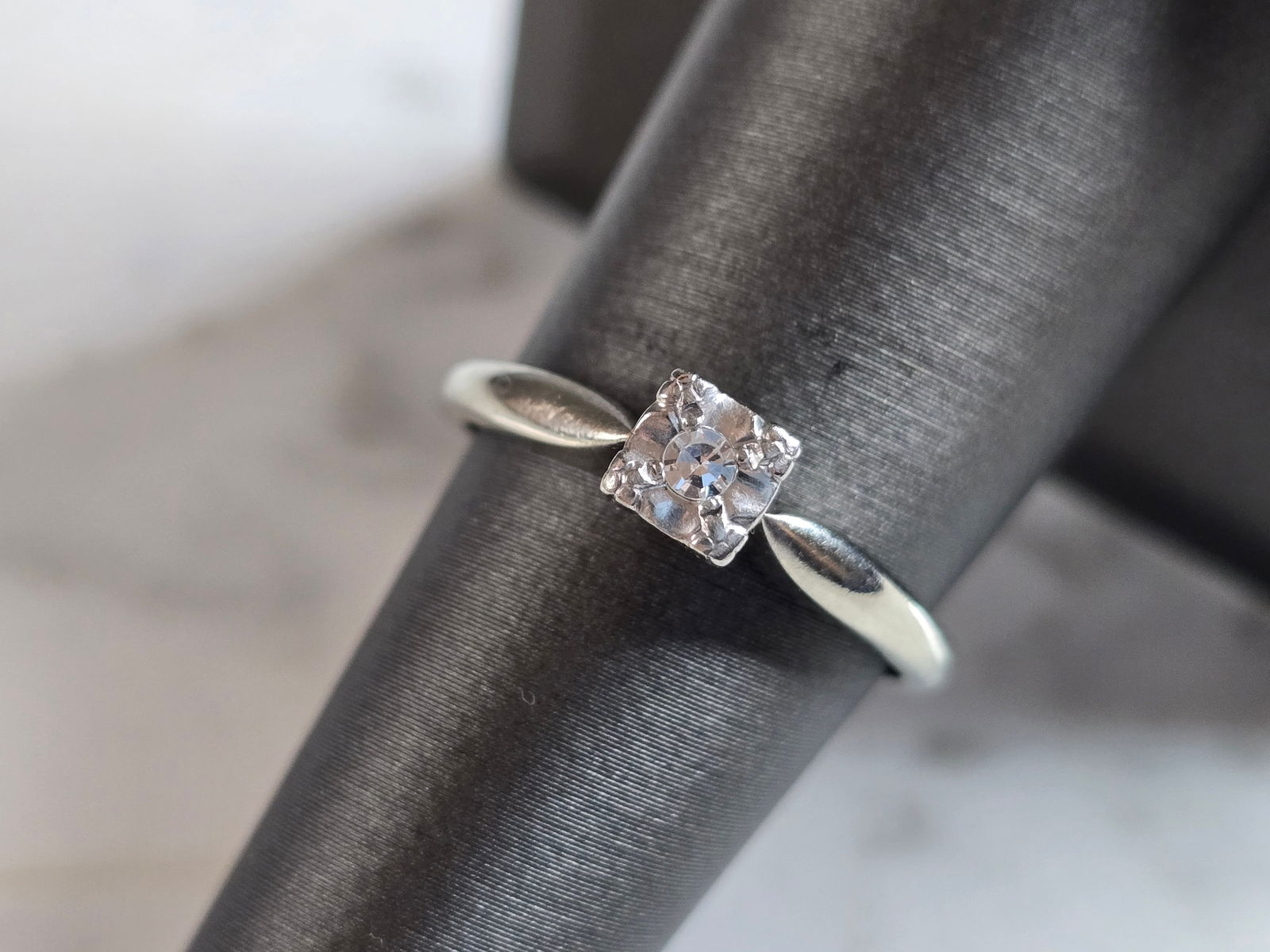 Womens Vintage Estate 14K White Gold Diamond Ring (1 of 5)