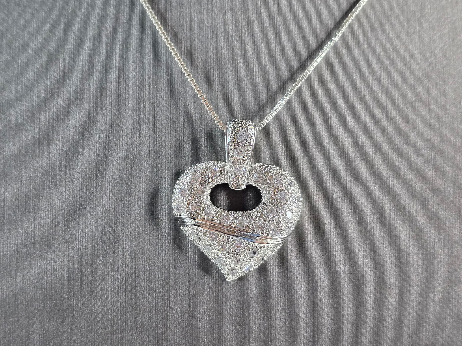 Womens Estate Sterling Silver Heart CZ Pendant W/ Necklace (1 of 4)