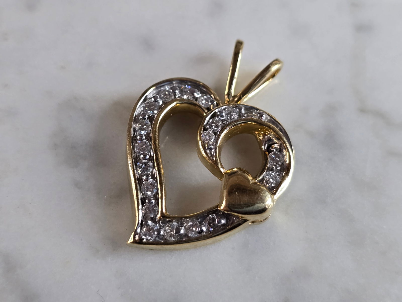 Womens Vintage Estate 14K Yellow Gold Diamond Heart Pendant: A WOMENS VINTAGE ESTATE 14K YELLOW GOLD DIAMOND HEART PENDANT. THE TOTAL WEIGHT IS 4.6g. THE PENDANT MEASURES 1 1/8" LONG BY 7/8" WIDE. THERE ARE ABOUT .49cts OF DIAMONDS. MAKES A GREAT GIFT FOR THAT