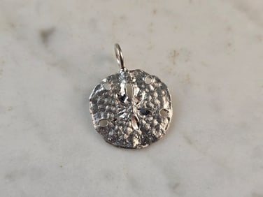 Womens Vintage Estate Sterling Silver Sand Dollar Pendant