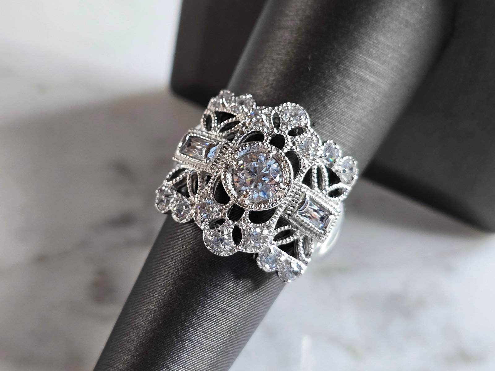 Womens Vintage Estate Sterling Silver Modernist CZ Ring: A WOMENS VINTAGE ESTATE STERLING SILVER MODERNIST CZ RING. THE RING WEIGHS 6.0g, AND IS A SIZE 7.25. THE WIDTH OF THE RING IS 3/4". ANY QUESTIONS PLEASE DO NOT HESITATE TO ASK. BE SURE TO CHECK OUT SO