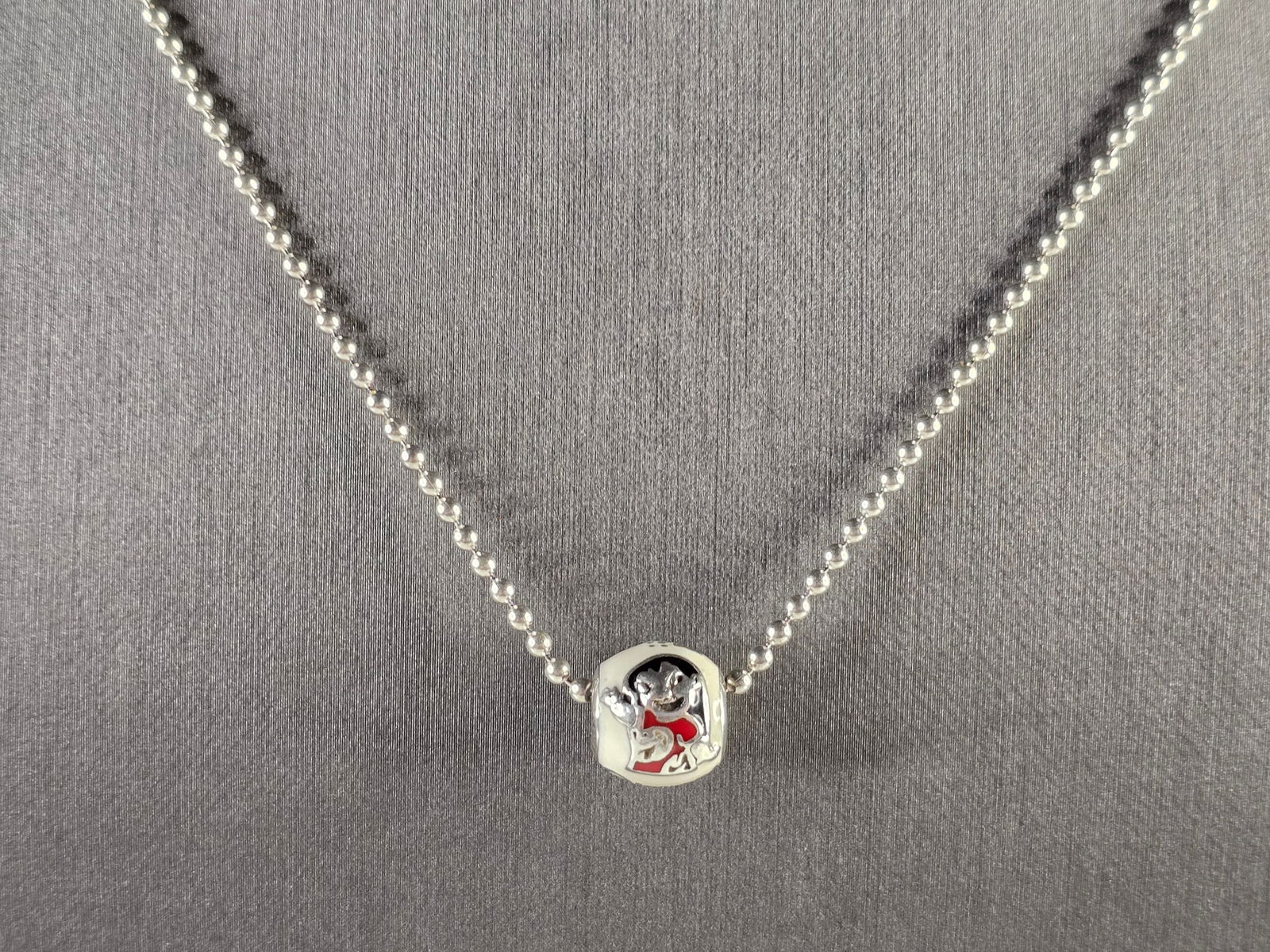 Womens Vintage Estate Sterling Silver Disney Ohana Charm Necklace: A VINTAGE ESTATE STERLING SILVER DISNEY OHANA CHARM NECKLACE THAT WEIGHS 10.1g. THE NECKLACE MEASURES 21" LONG, AND THE CHARM PENDANT MEASURES 3/8" BY 1/2" WIDE. ANY QUESTIONS PLEASE DONT HESITATE TO