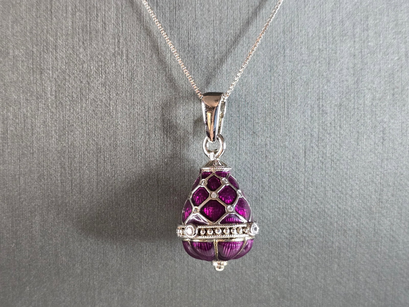 Womens Vintage Estate Sterling Silver Enamel Egg Pendant Necklace (1 of 4)