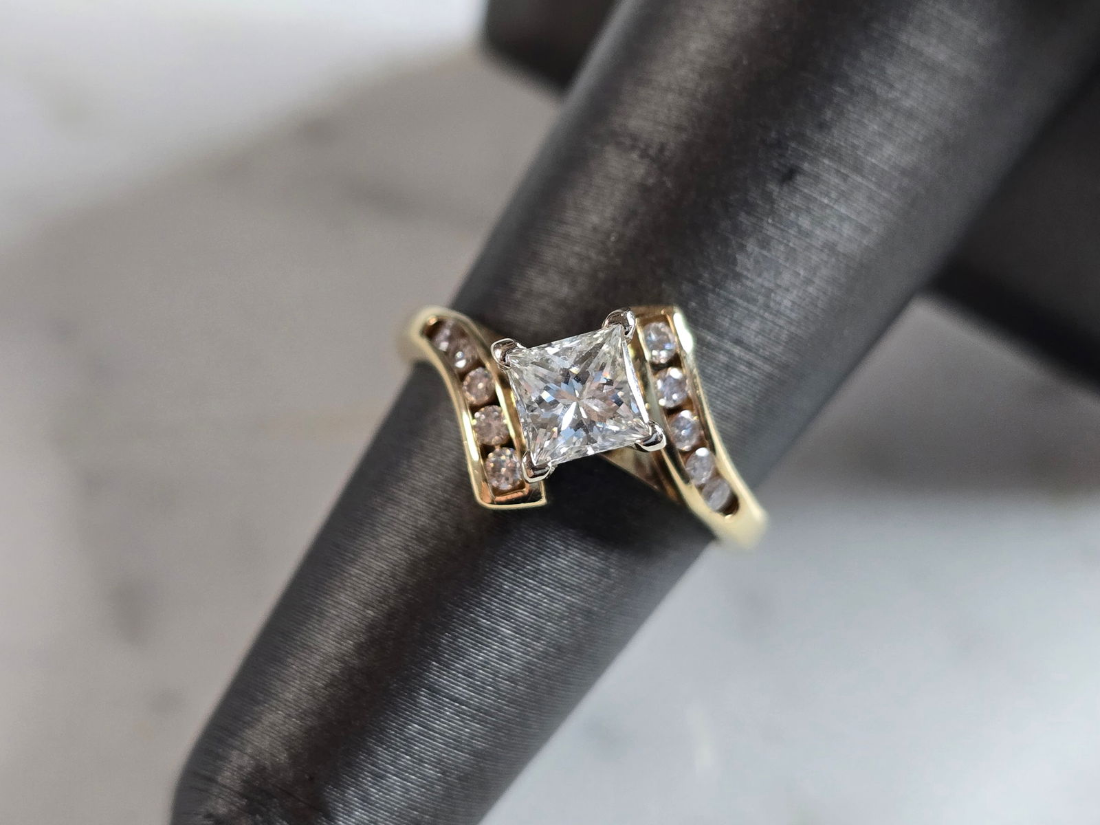 Womens Vintage Estate 14k Yellow Gold Diamond Ring (1 of 6)
