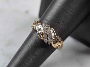 Womens Vintage Estate 10K Yellow Gold Diamond Ring