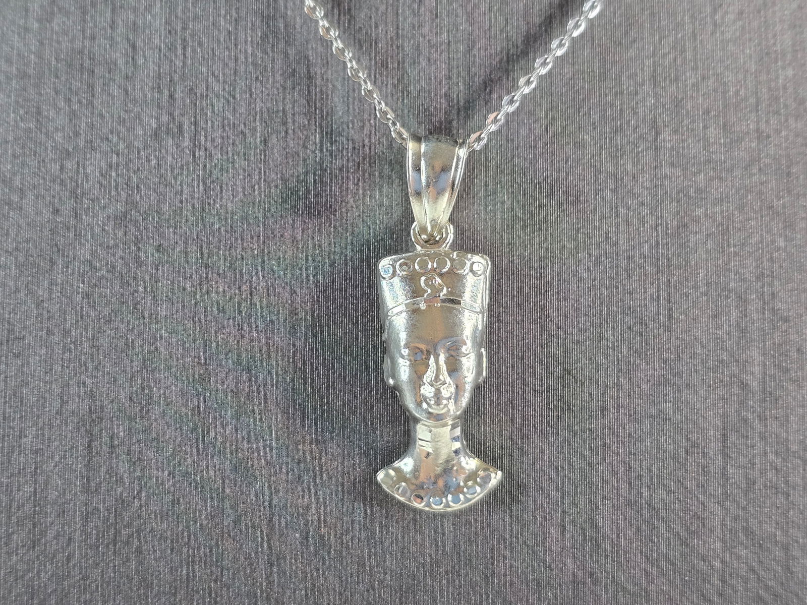Womens Sterling Silver Queen Nefertiti Pendant Necklace (1 of 4)
