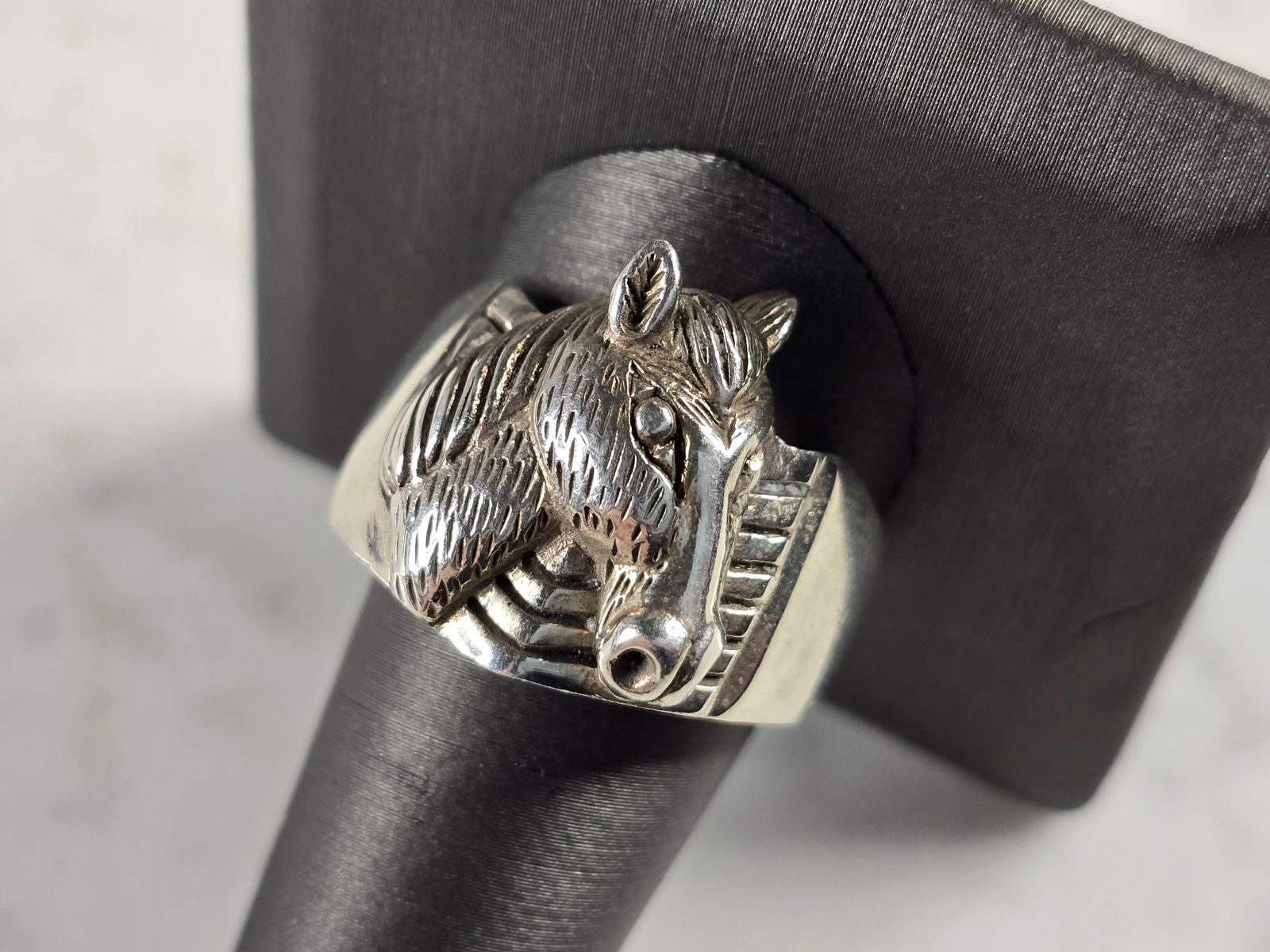 Mens Vintage Estate Sterling Silver Horse Ring (1 of 5)