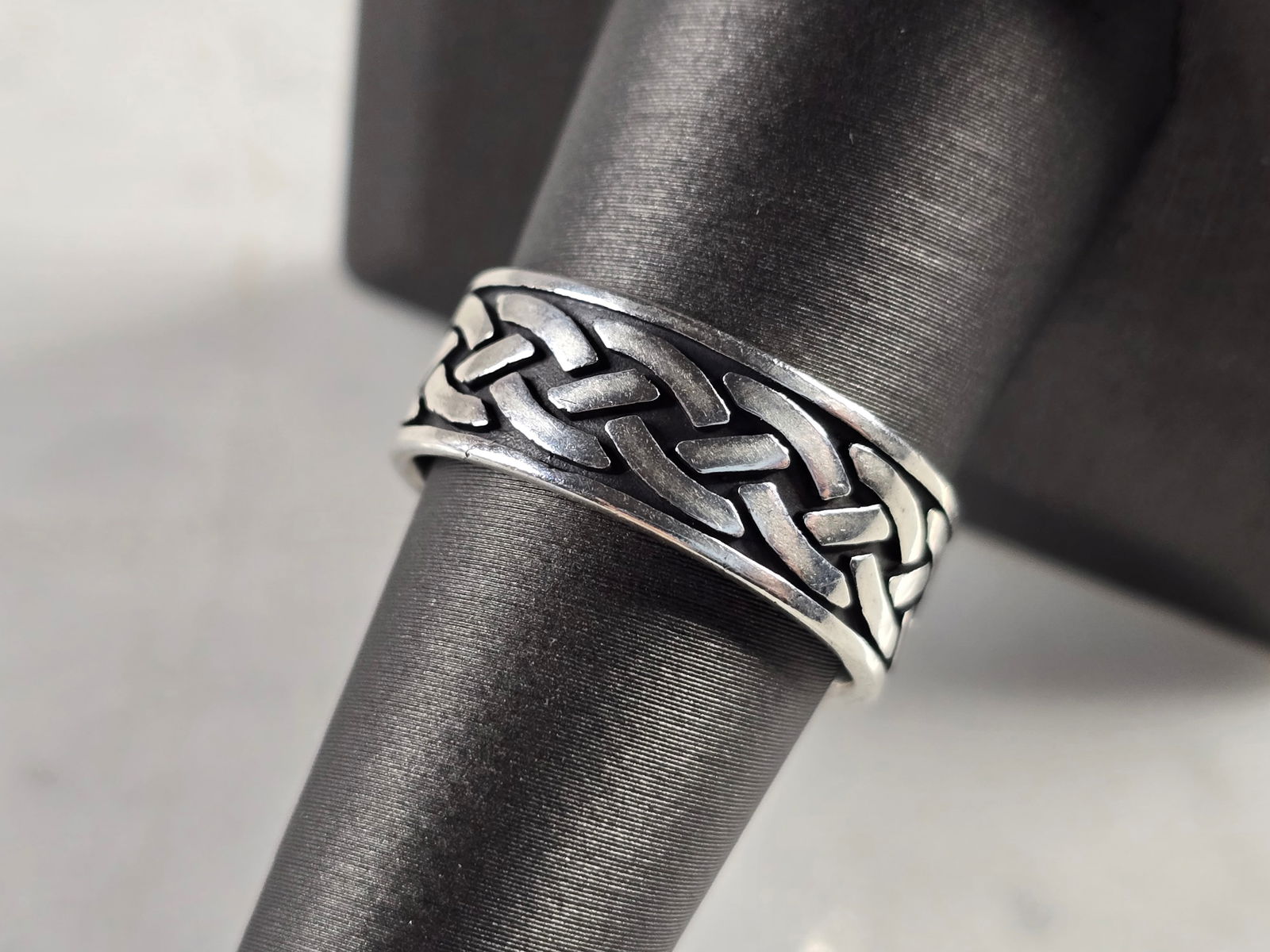 Mens Vintage Estate Sterling Silver Irish Celtic Eternity Knot Ring (1 of 4)