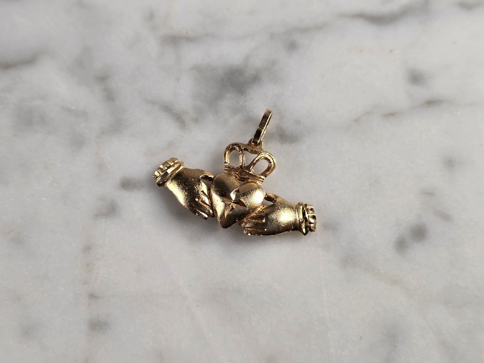 Lovely Vintage Estate 14K Gold Irish Claddagh Pendant (1 of 3)