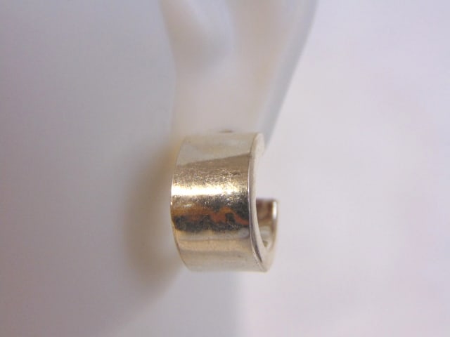 Womens Vintage Sterling Silver Open Hoop Stick Earrings: FOR SALE IS THIS PAIR OF WOMEN'S VINTAGE ESTATE STERLING SILVER OPEN HOOP STICK EARRINGS. THE EARRINGS WEIGH 3.9g. AND MEASURES 3/4" IN LENGTH BY 3/8" IN WIDTH. CONDITION IS VERY NICE. EARRINGS ARE