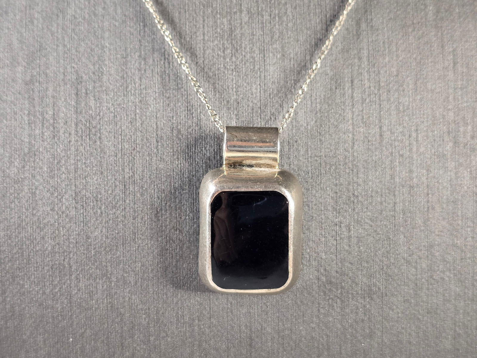 Womens Vintage Estate Sterling Silver Onyx Pendant Necklace (1 of 4)