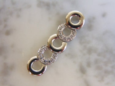 Womens Vintage Estate Sterling Silver Pendant