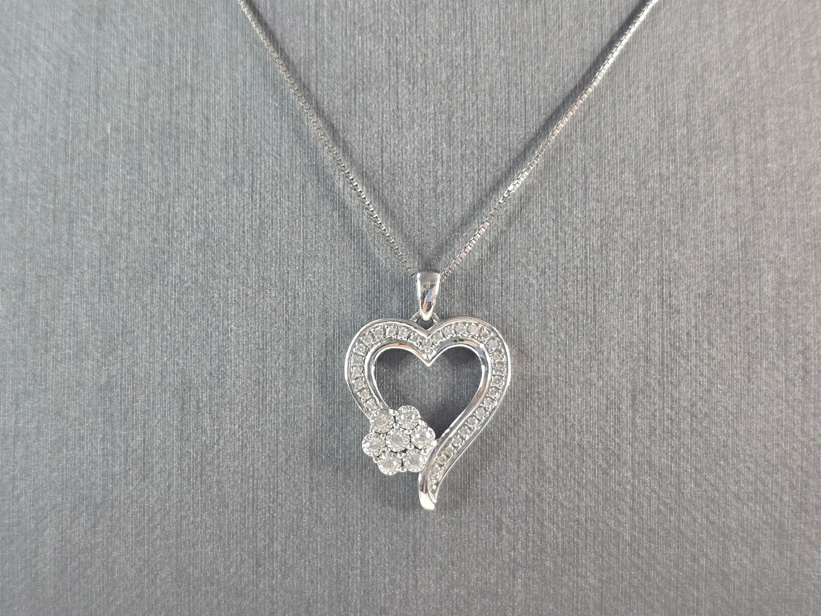 Womens Vintage Estate Sterling Silver Diamond Heart Pendant Necklace (1 of 4)