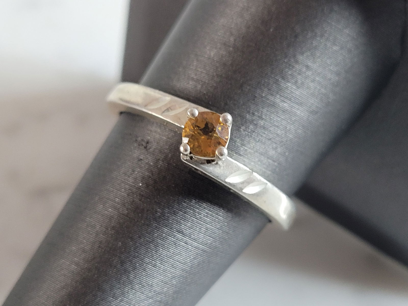 Womens Vintage Estate Sterling Silver Citrine Colored Ring: A WOMENS VINTAGE ESTATE STERLING SILVER RING WITH A CITRINE COLORED STONE. THE RING WEIGHS 2.7g, AND IS A SIZE 8.75. THE WIDTH OF THE RING IS 1/4". NOT SURE IF THE STONE IS REAL OR NOT. ANY QUESTIONS
