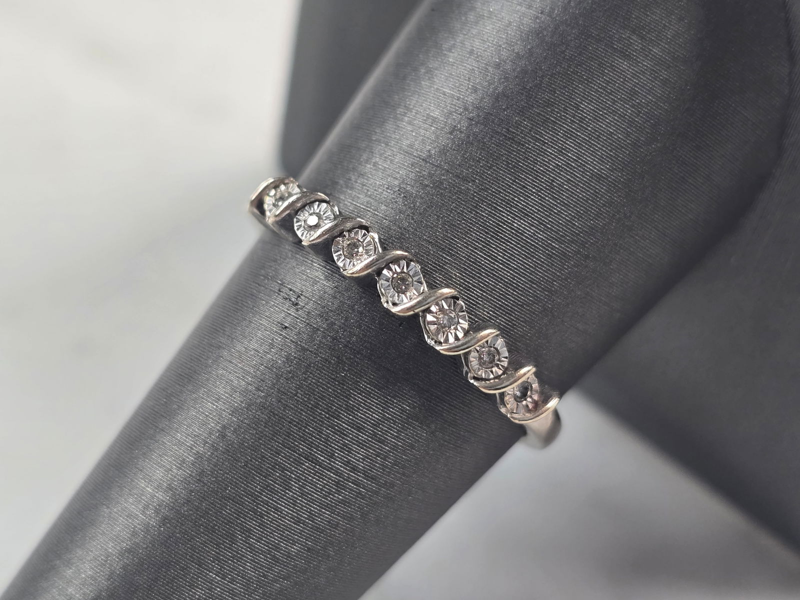 Womens Vintage Estate 10K White Gold Diamond Ring (1 of 6)