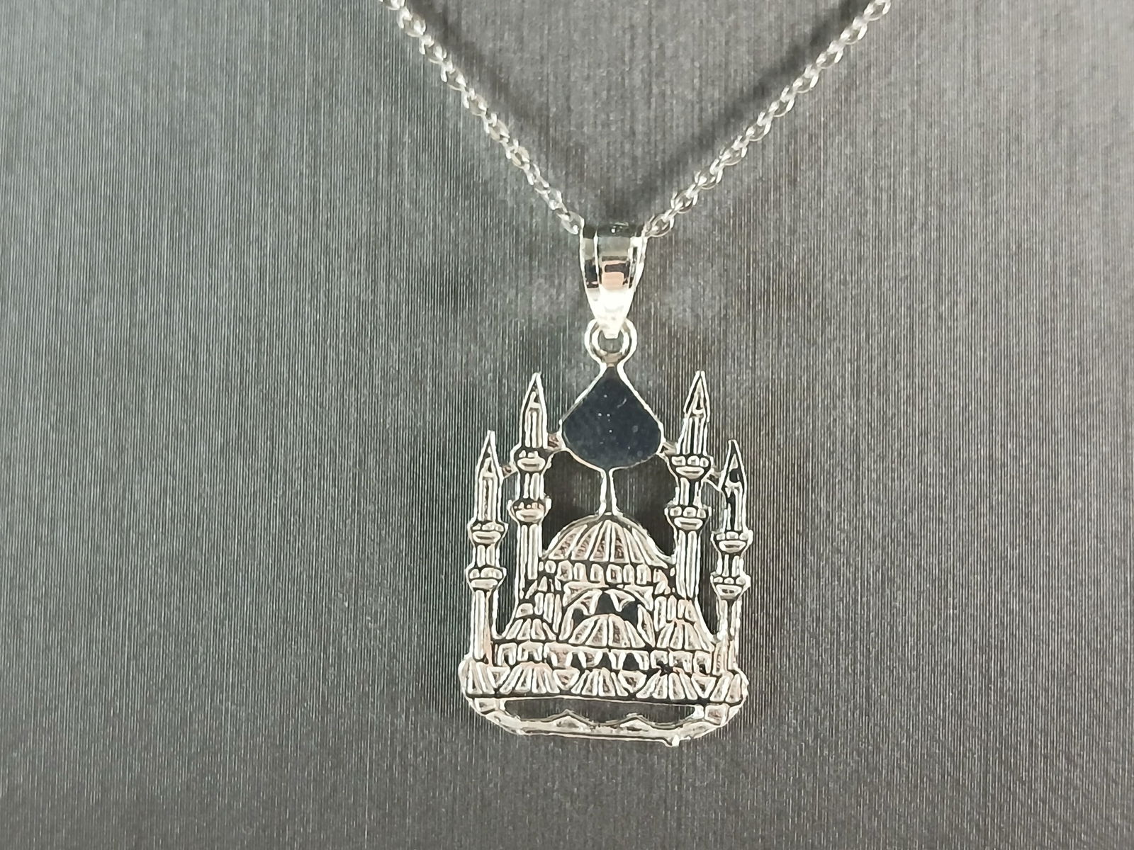 Sterling Silver Religious Muslim Islam Mosque Pendant Necklace: A STERLING SILVER RELIGIOUS MUSLIM ISLAM , MOSQUE PENDANT WITH NECKLACE . THE PENDANT MEASURES 1 1/8" LONG BY 5/8" WIDE. THE NECKLACE MEASURES 18" LONG, AND IS ADJUSTABLE TO 16" LONG. THE TOTAL WEIGHT