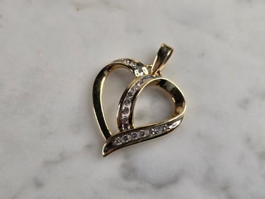Womens Vintage Estate 14K Yellow Gold Diamond Heart Pendant