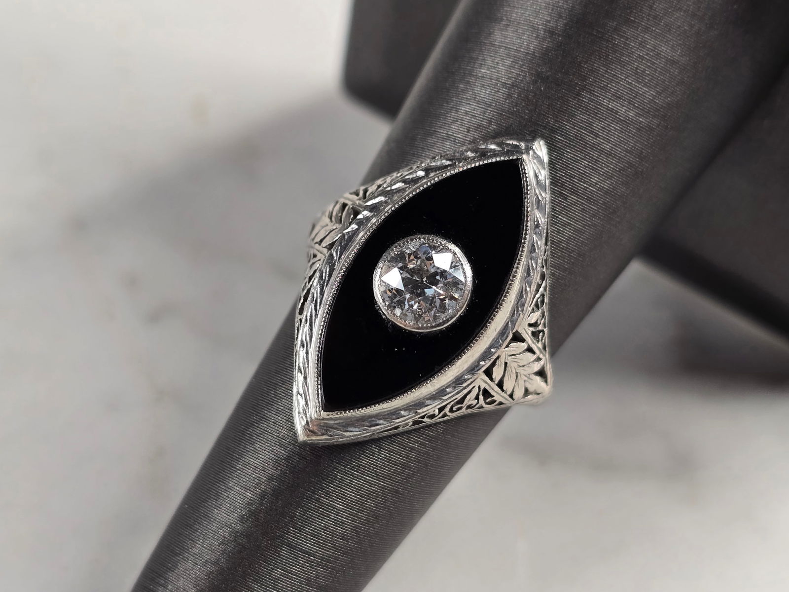 Womens Vintage Estate Platinum Onyx Diamond Ring: A WOMENS VINTAGE ESTATE PLATINUM ONYX DIAMOND RING. THE RING IS A SIZE 6.75 AND WEIGHS 4.7g. THE DIAMOND IS ABOUT 0.33cts. THE LENGTH OF THE RING IS 1". RING IS STAMPED .950, BUT HAS BEEN AUTHENTICATE