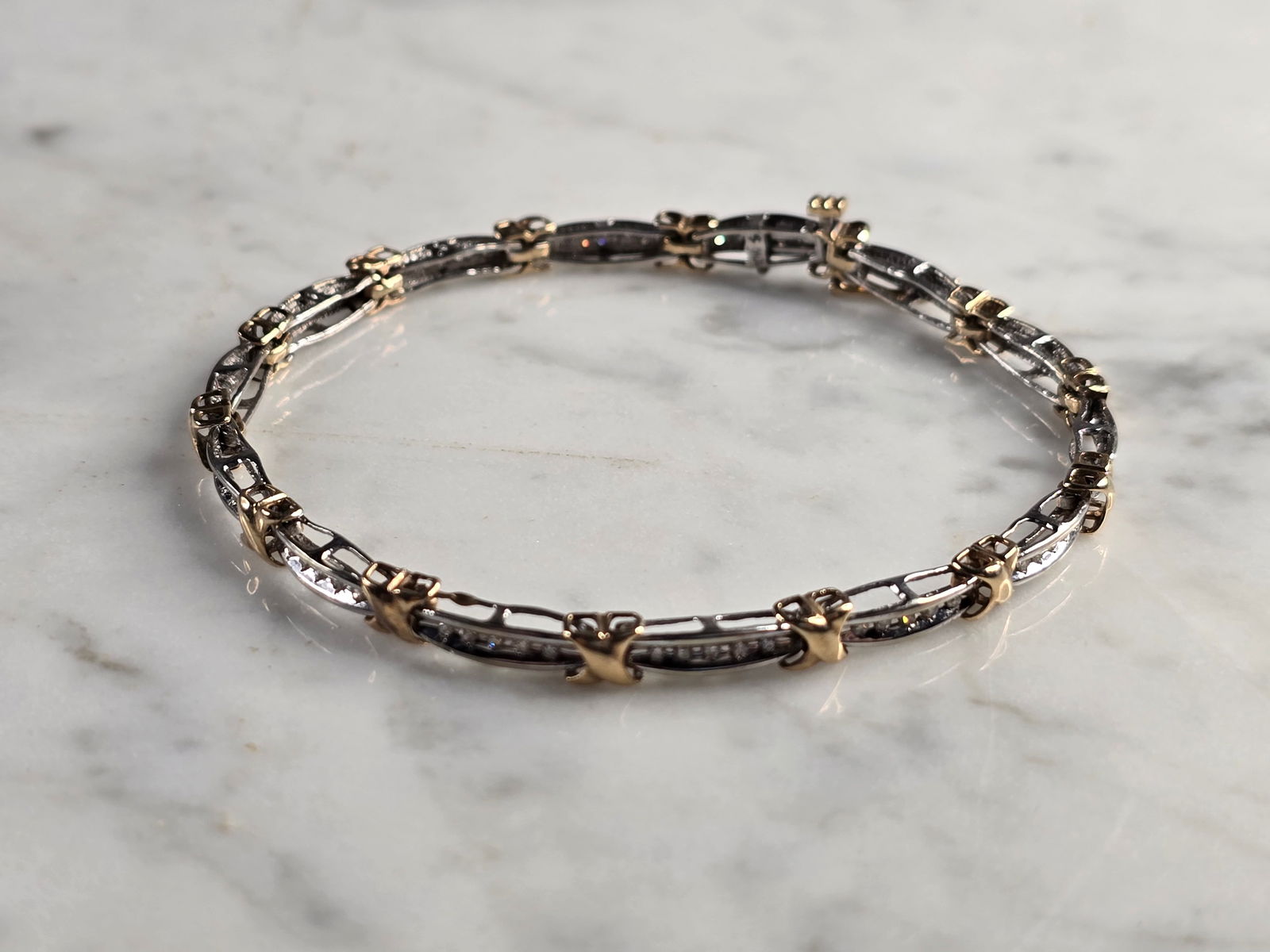 Womens Vintage Estate 10K Gold Diamond Tennis Bracelet (1 of 5)