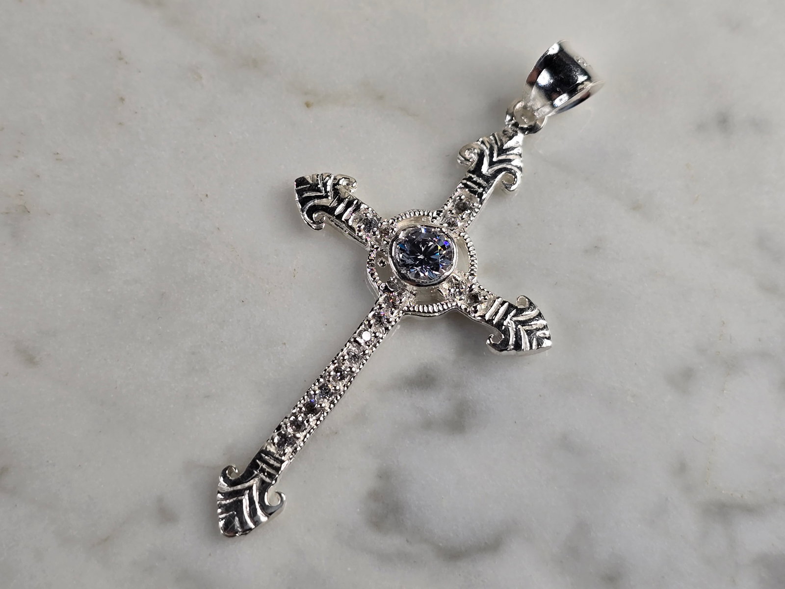 Womens Vintage Estate Sterling Silver CZ Religious Cross Pendant (1 of 3)