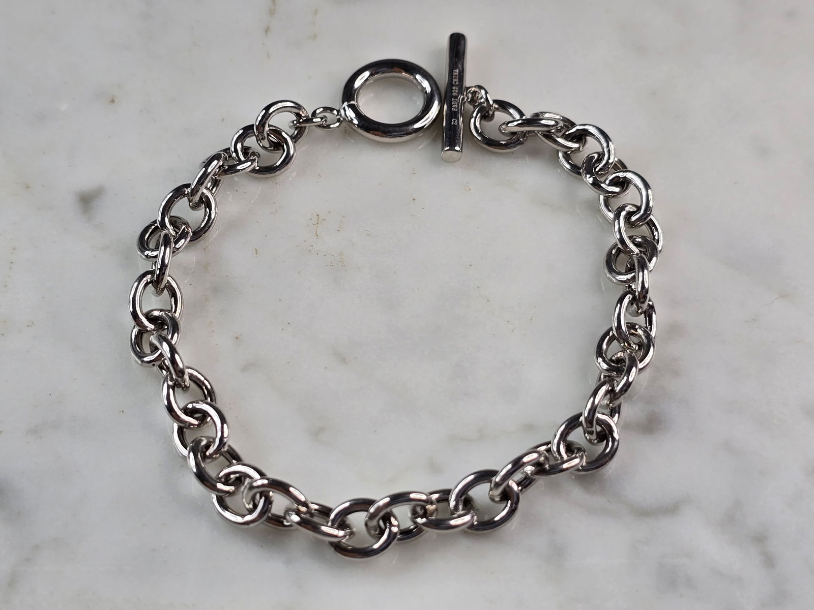 Womens Vintage Estate Sterling Silver Bracelet: FOR SALE IS A LOVELY VINTAGE ESTATE .925 STERLING SILVER BRACELET. BRACELET MEASURES 8" LONG BY 1/4" WIDE AND WEIGHS 8.4g. THIS WOULD MAKE A LOVELY GIFT FOR THAT SOMEONE SPECIAL. ANY QUESTIONS, PLEASE