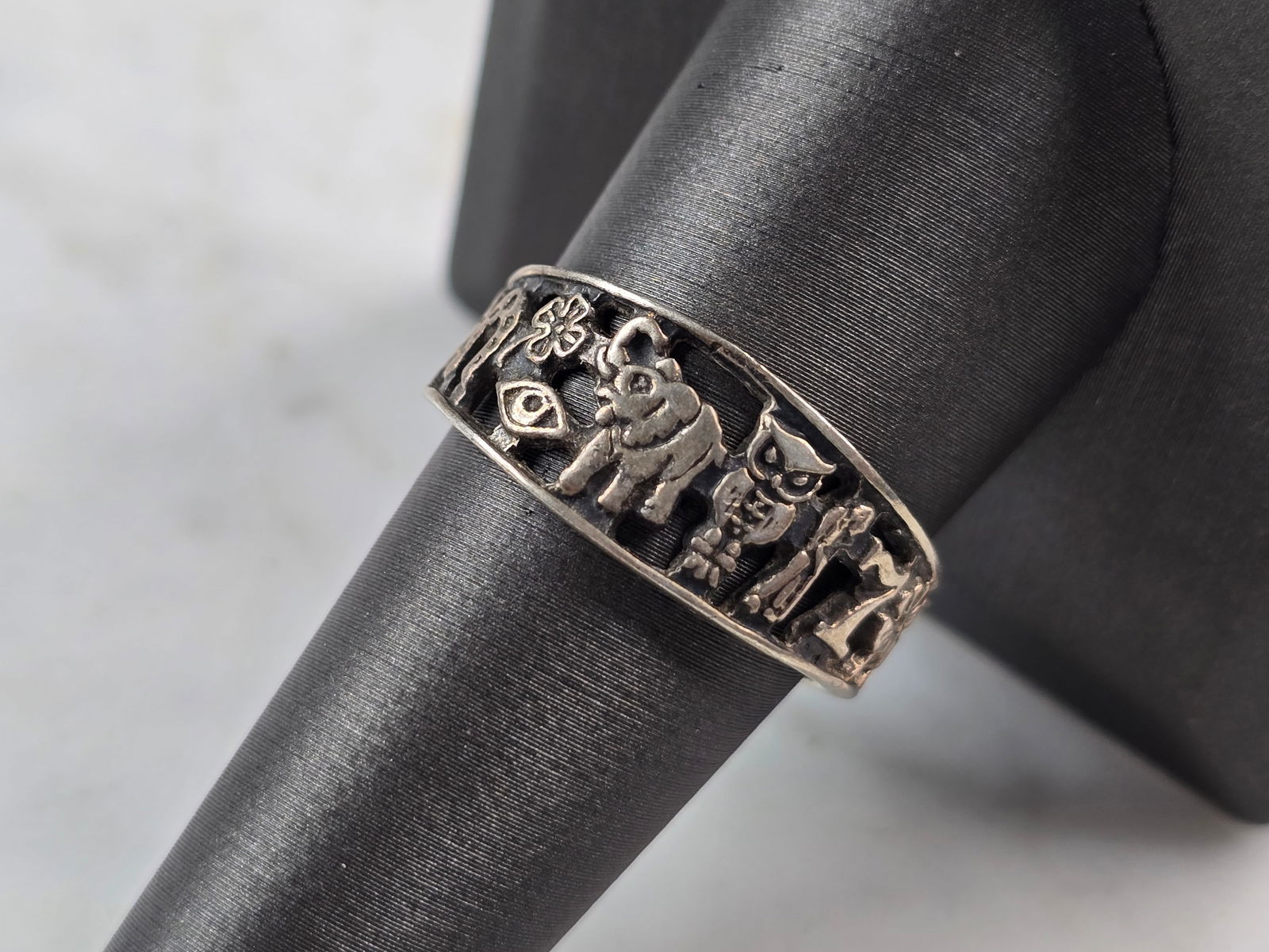 Womens Vintage Sterling Silver Lucky Elephant Horseshoe Clover Ring (1 of 6)