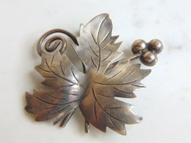 Womens Vintage Estate Sterling Silver Maple Leaf Brooch (1 of 2)